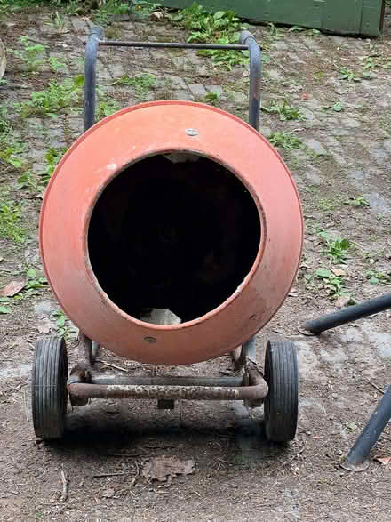 Photo of free Concrete mixer (Presteigne LD8) #4