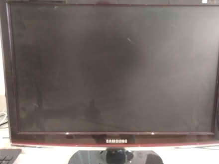 Photo of free HP w1907v Monitor - 19 inch (B90 shirley) #1