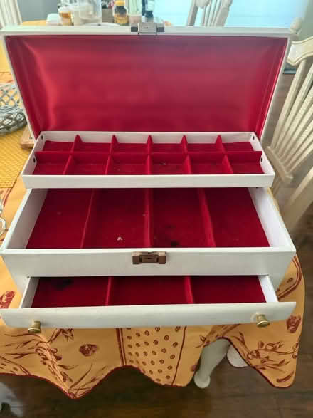 Photo of free jewelry box (97 Van Buren Ave Teaneck NJ) #1