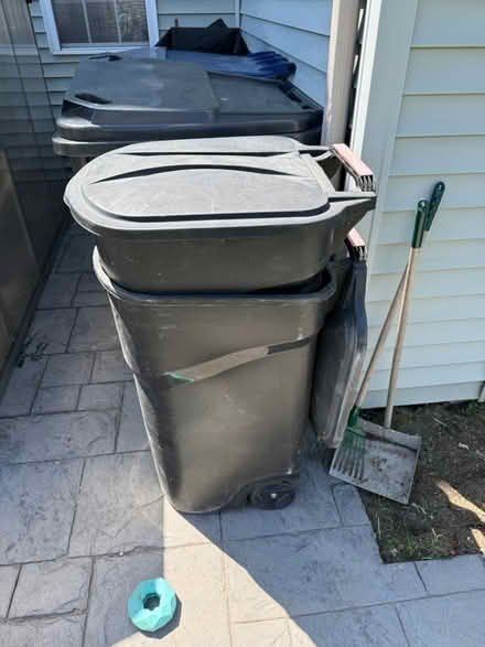 Photo of free 2 Rubbermaid garbage cans (Mt Pleasant, WI) #1