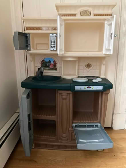 Photo of free play kitchen (Spring Hill, Somerville) #2