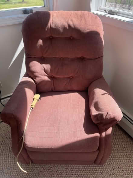 Photo of free Electric Lift Chair (Grand Island) #1