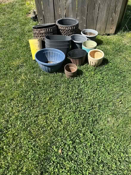 Photo of free Pots for planting (20020) #2