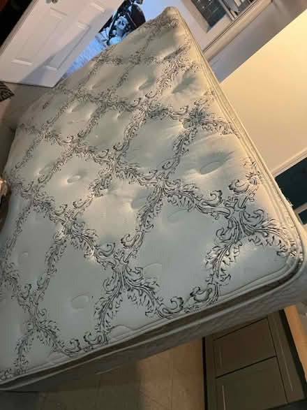 Photo of free queen mattress in Green Tree (Green tree) #1