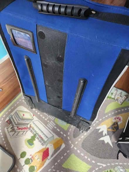 Photo of free Upright junior hockey bag (Bayview and Wellington) #3