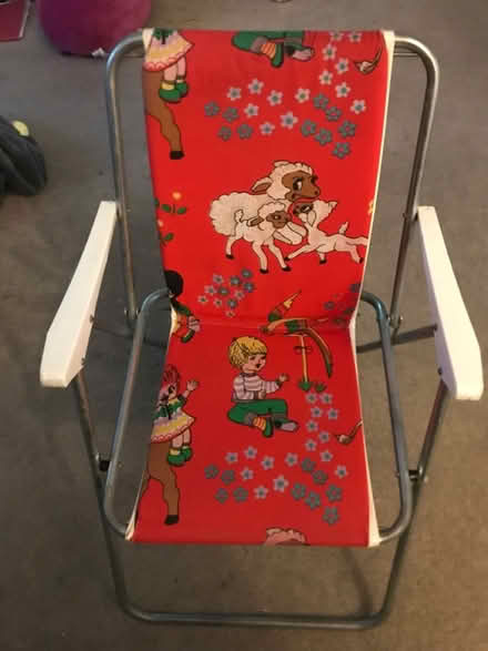 Photo of free Small vintage folding chair (Surbiton KT6) #1