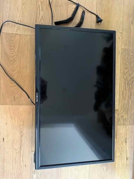 Photo of free 32 inch TV (Walworth Road) #1