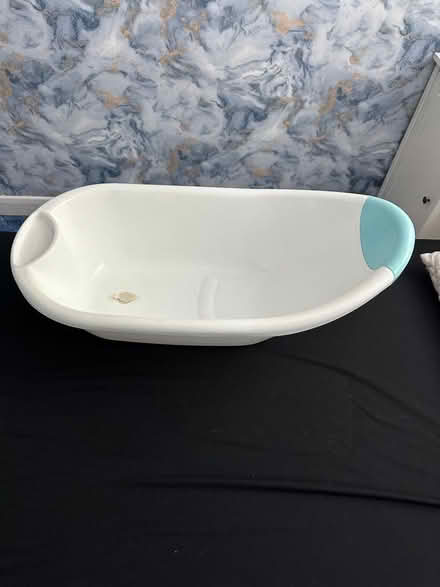 Photo of free Plastic baby bath with plug (Wilby NN8) #1