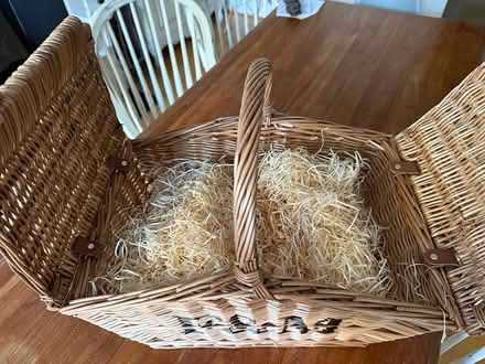 Photo of free Picnic basket (SW197LR) #2