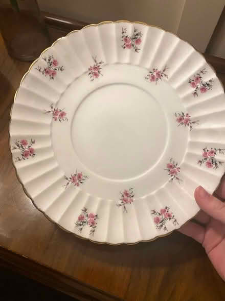 Photo of free Pretty white and pink plate (BT9) #1