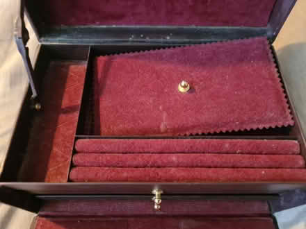 Photo of free Good Quality Jewellery Box (Mongewell, Wallingford) #3
