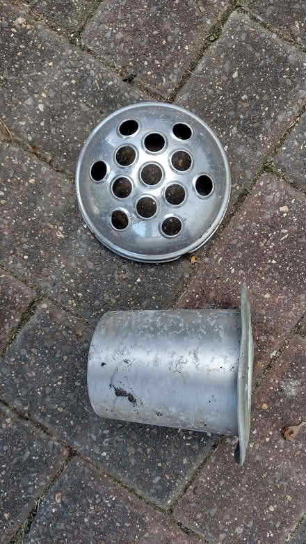 Photo of free Insert for flower pot (Longbarn WA2) #1