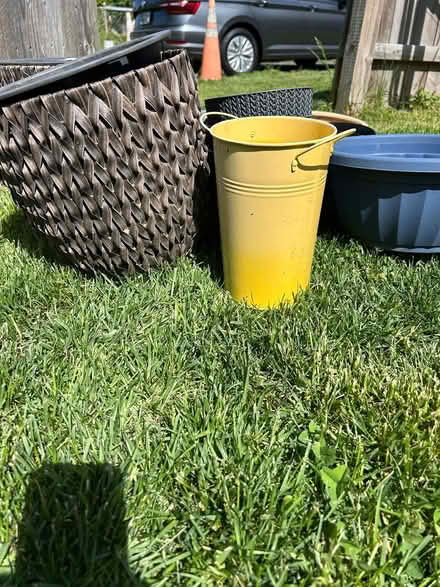 Photo of free Pots for planting (20020) #3