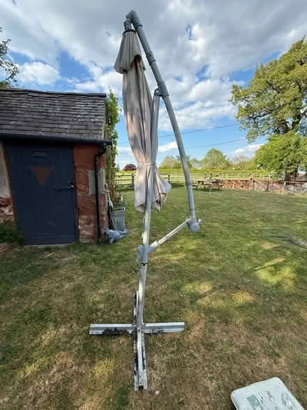 Photo of free Garden cantilever parasol (Hadnall SY4) #3