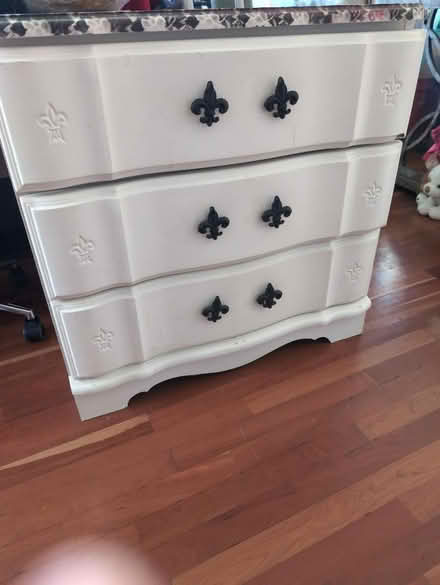 Photo of free Small three drawer dresser (North West Longmont) #1