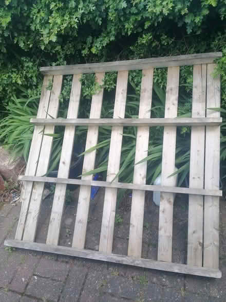 Photo of free Large crate (Bramley LS13) #2