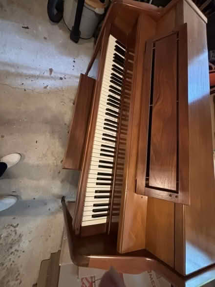 Photo of free Antique Mahogany Upright Piano (Roswell (Old AL/Haynes Bridge)) #1