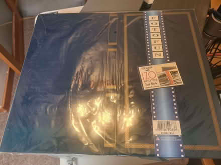 Photo of free One unused photograph flip album - 120 6"x4" prints (Southhouse EH16) #1