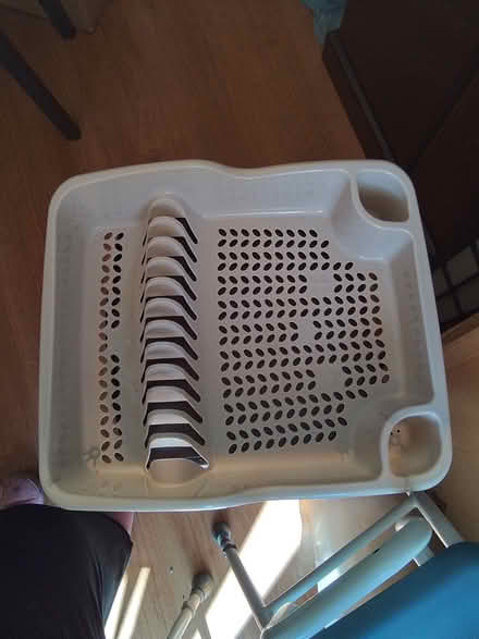 Photo of free plastic dish drainer (wickford near station) #1