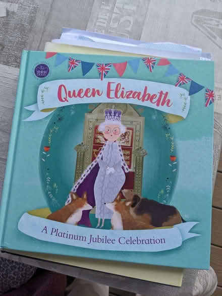 Photo of free Book Queen Elizabeth A platinum Jubilee Celebration (Woosehill RG41) #1
