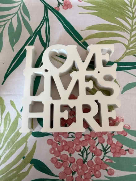 Photo of free Love lives here sign (Weybridge) #1