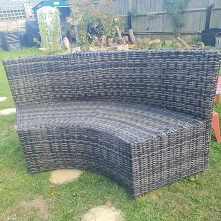 Photo of free One curved rattan garden seat. (Bellfields GU1) #3