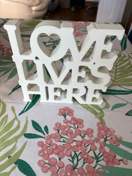 Photo of free Love lives here sign (Weybridge) #2