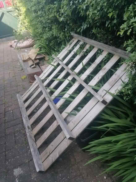 Photo of free Large crate (Bramley LS13) #1