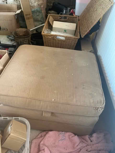 Photo of free Storage poof (Sy109la) #1