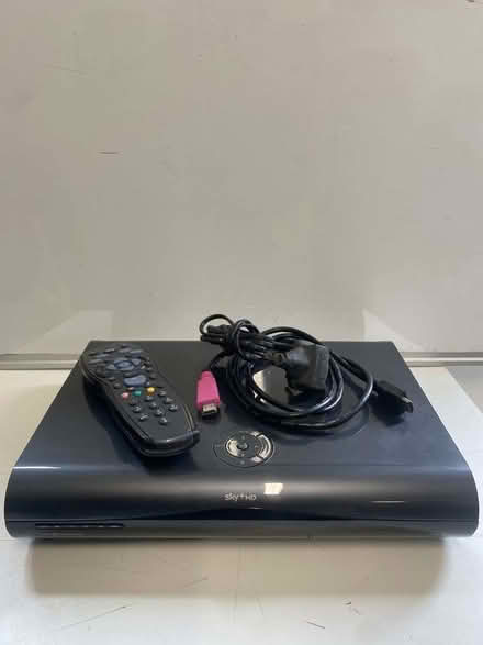 Photo of SKY+ HD Box with remote (Erith DA17) #3