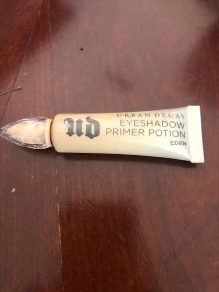 Photo of free Eyeshadow Primer - Urban Decay (Strawberry Hill TW1) #1