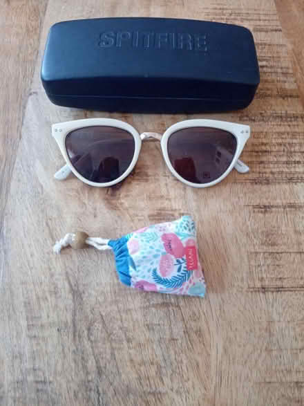 Photo of free White Sunglasses (SW2) #1