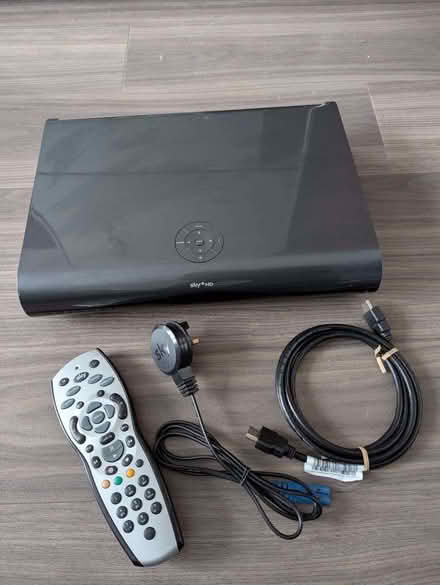 Photo of SKY+ HD Box with remote (Erith DA17) #1