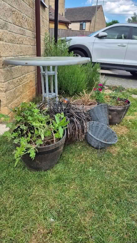 Photo of free Garden table, Plant Pots, hanging baskets (Cogges OX28) #3