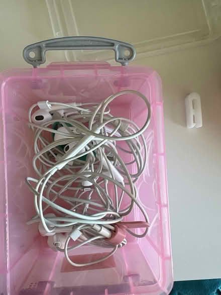 Photo of free phone cases & headphones (SE6) #2