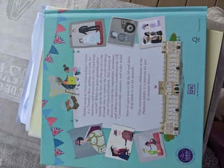 Photo of free Book Queen Elizabeth A platinum Jubilee Celebration (Woosehill RG41) #2