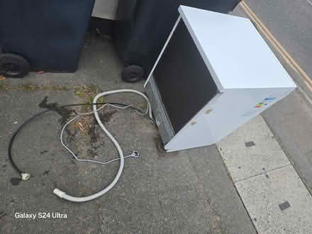 Photo of free Siemens dishwasher (Caterham on the Hill CR3) #3