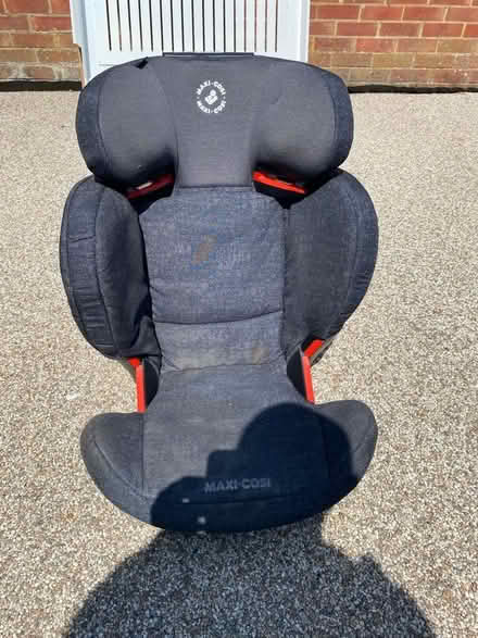Photo of free Maxicosi child’s car seat (Old Windsor SL4) #2