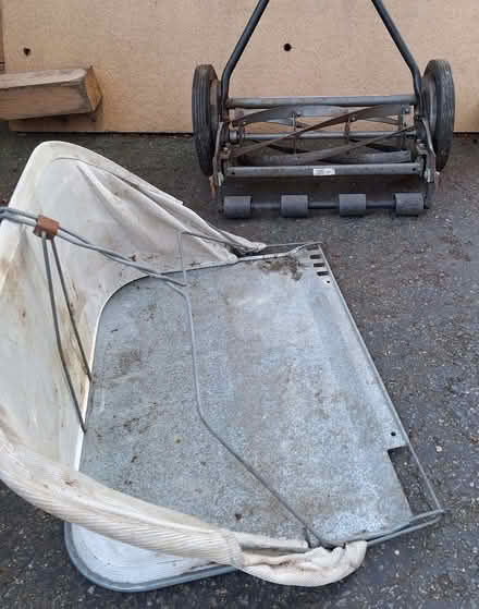 Photo of free Push lawn mower & grass catcher (Davis/Teele Square area) #4