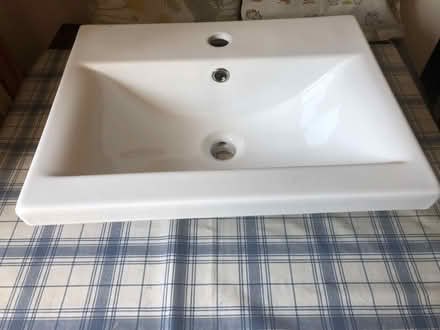 Photo of free Ceramic basin with overflow (Honley HD9) #1