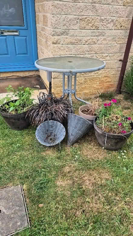 Photo of free Garden table, Plant Pots, hanging baskets (Cogges OX28) #2