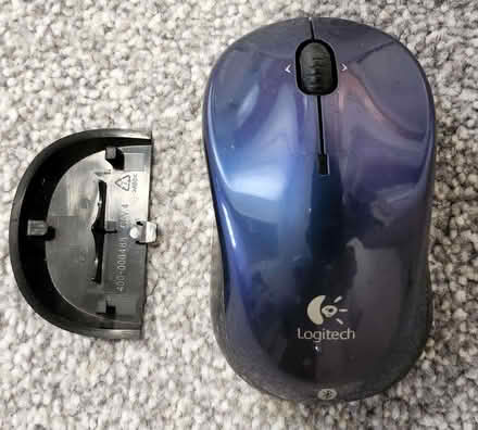 Photo of free Bluetooth mouse, Logitech, blue (Purbrook PO7) #1