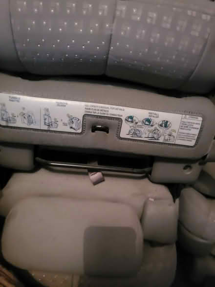 Photo of free Kia Sedona car seats (Manea PE15) #3