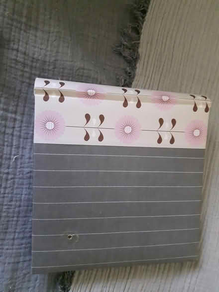 Photo of free photo album (near Britannia Plaza) #1