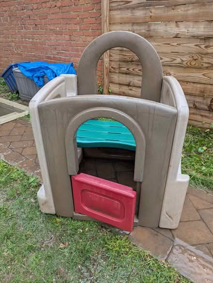 Photo of free small outdoor play house (Petworth neighborhood WDC NW) #2