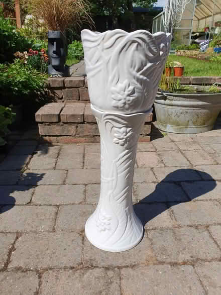 Photo of free Plant stand/Jardiniere (TS18 Grangefield) #1