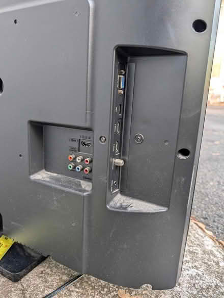Photo of free 39" LCD TV Emerson LC391EM3 (40 Sheep Hill Rd, Fleetwood) #3