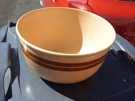 Photo of free Vintage Betterware brown plastic mixing bowl (Kempsey WR5) #1