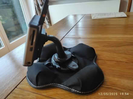 Photo of free SatNav + dashboard stand (Chesham HP5) #2