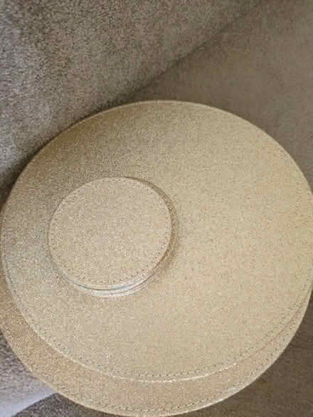 Photo of free Gold/silver placemat set (Ware SG12) #2